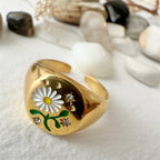 "Bellis" Daisy Signet Ring in Gold