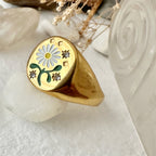 "Bellis" Daisy Signet Ring in Gold