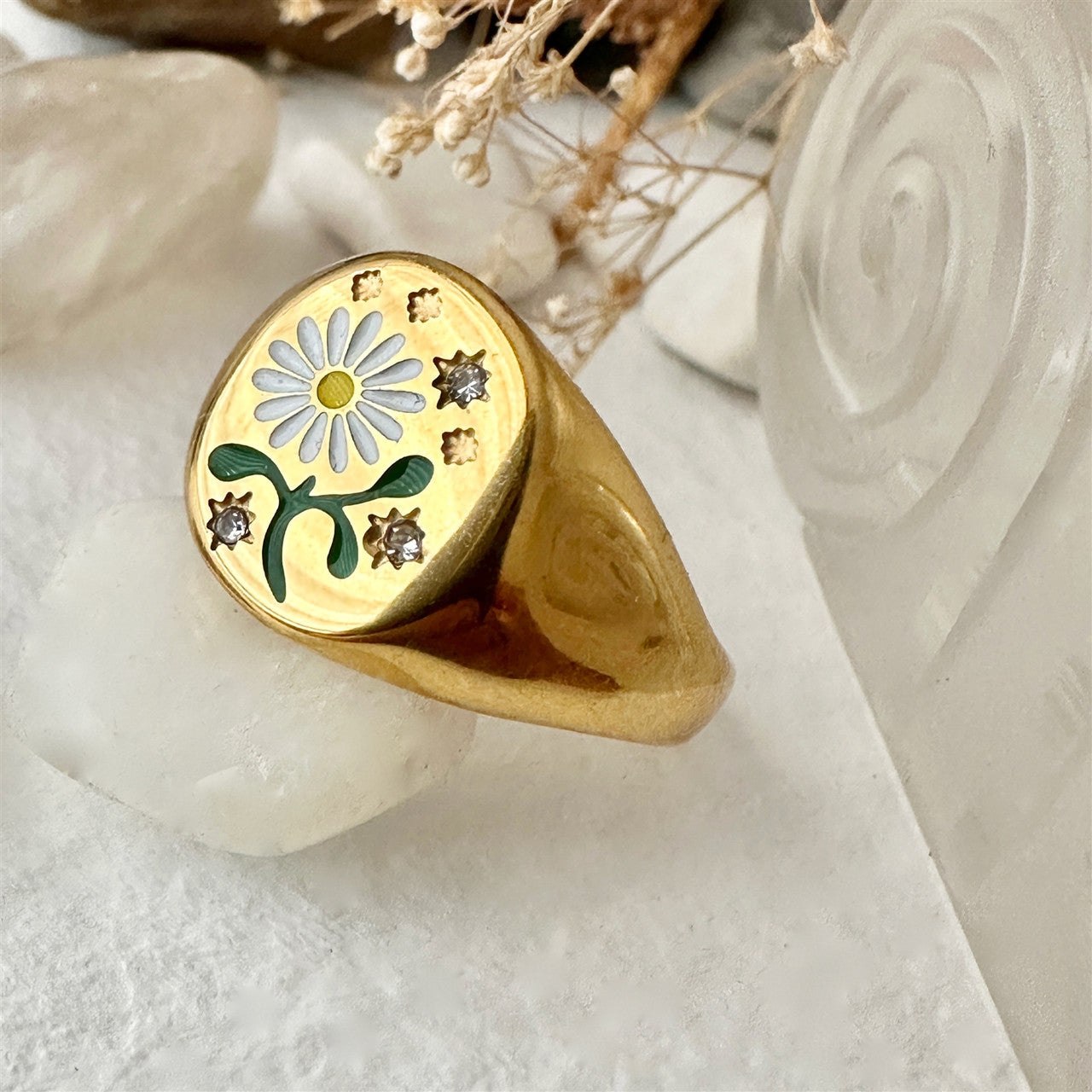 "Bellis" Daisy Signet Ring in Gold