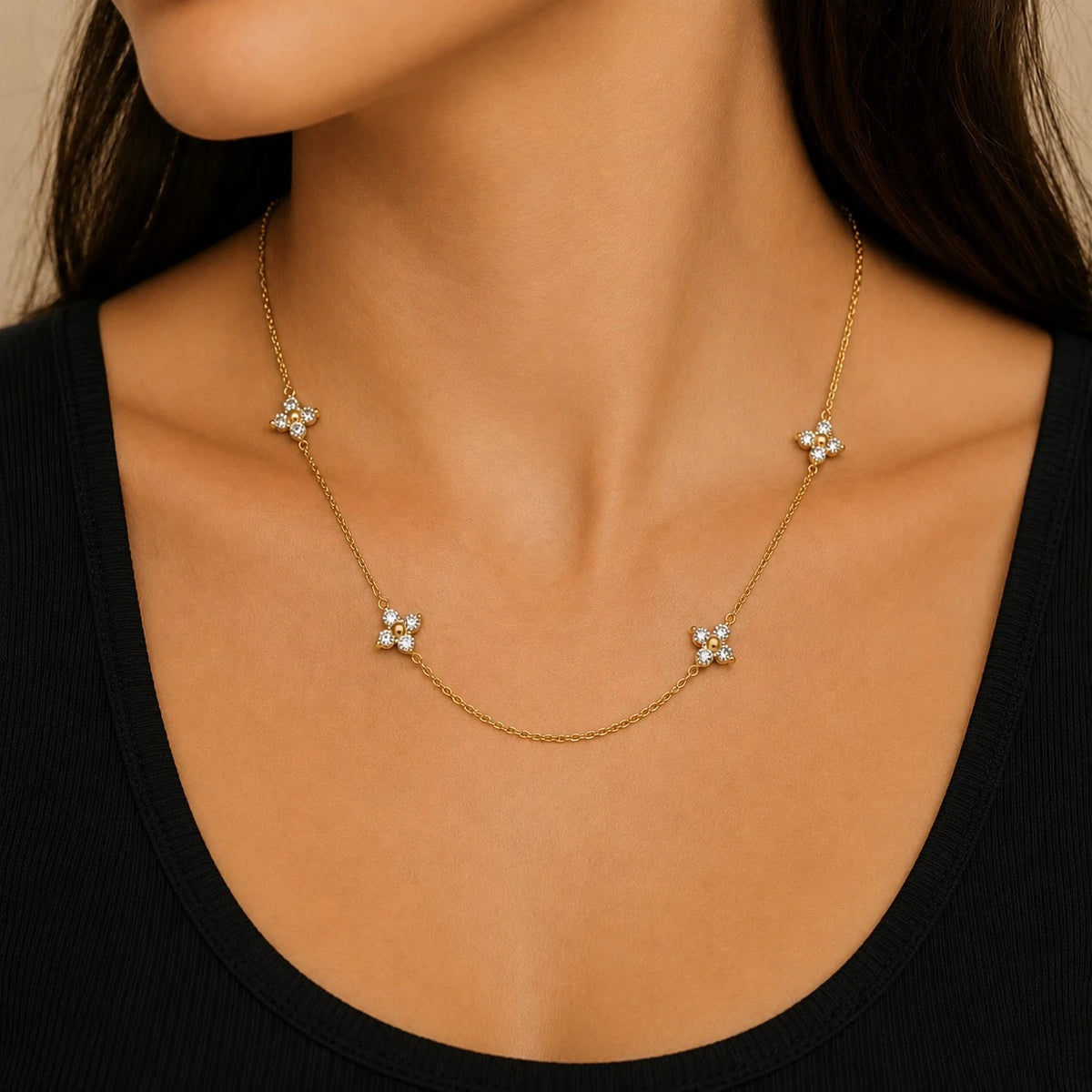 "Callanthé" Multi Flower Charm Necklace in Gold