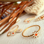 "Daisy Jane" Enamelled Daisy Ring in Gold