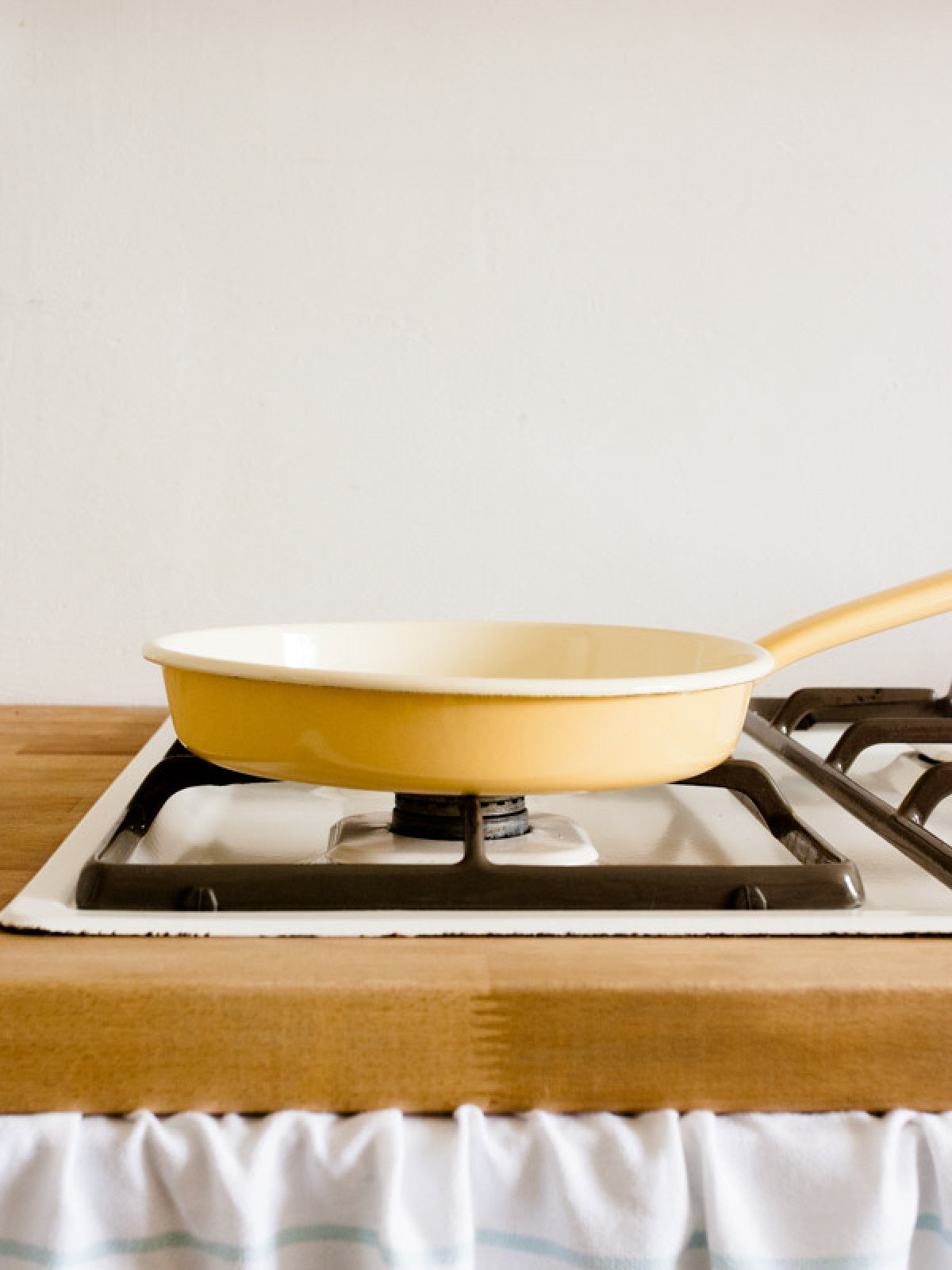 Omlette Pan - Golden Yellow - 22cm